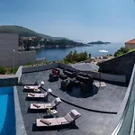 Jolie Villa *
